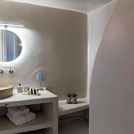 Lavadoze Luxury Hotel Santorini Island