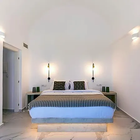 Hotel Lavadoze Luxury Santorini Island